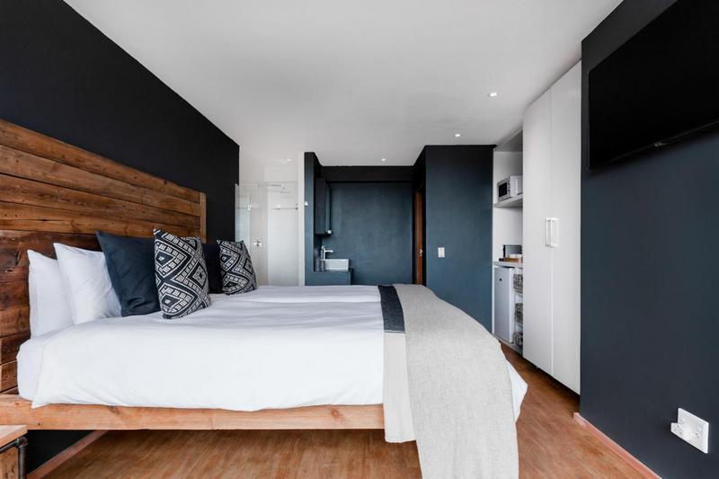 4 Bedroom Property for Sale in Green Point Western Cape